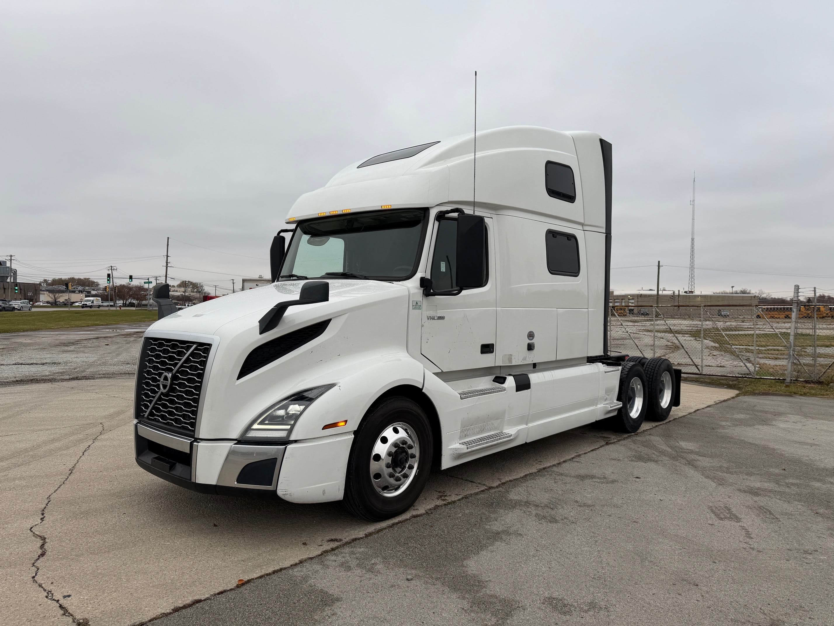 2023 Volvo VNL image 1