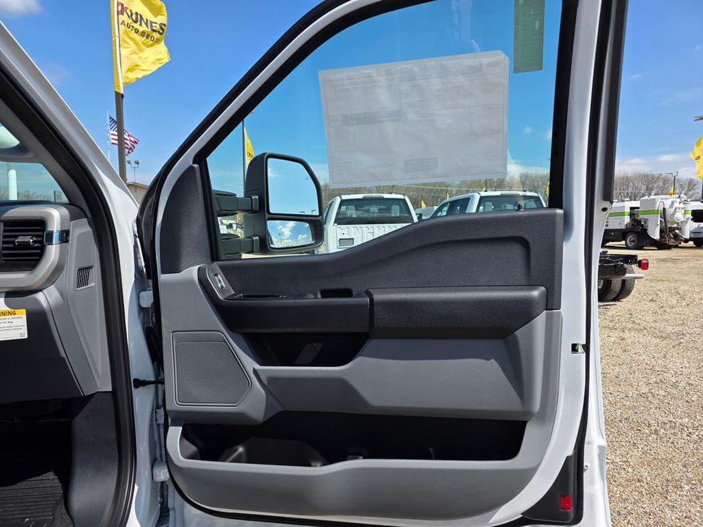 2026 Ford F-450SD XL DRW image 28