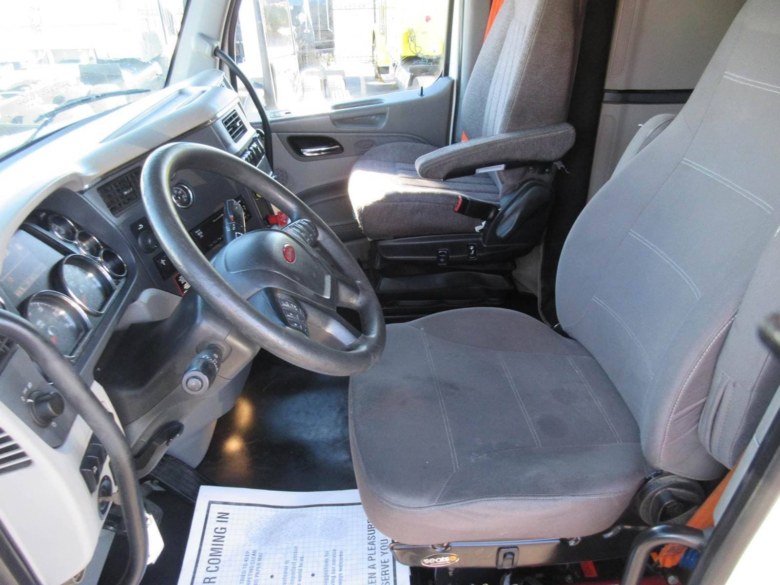 2019 Peterbilt 579 image 9