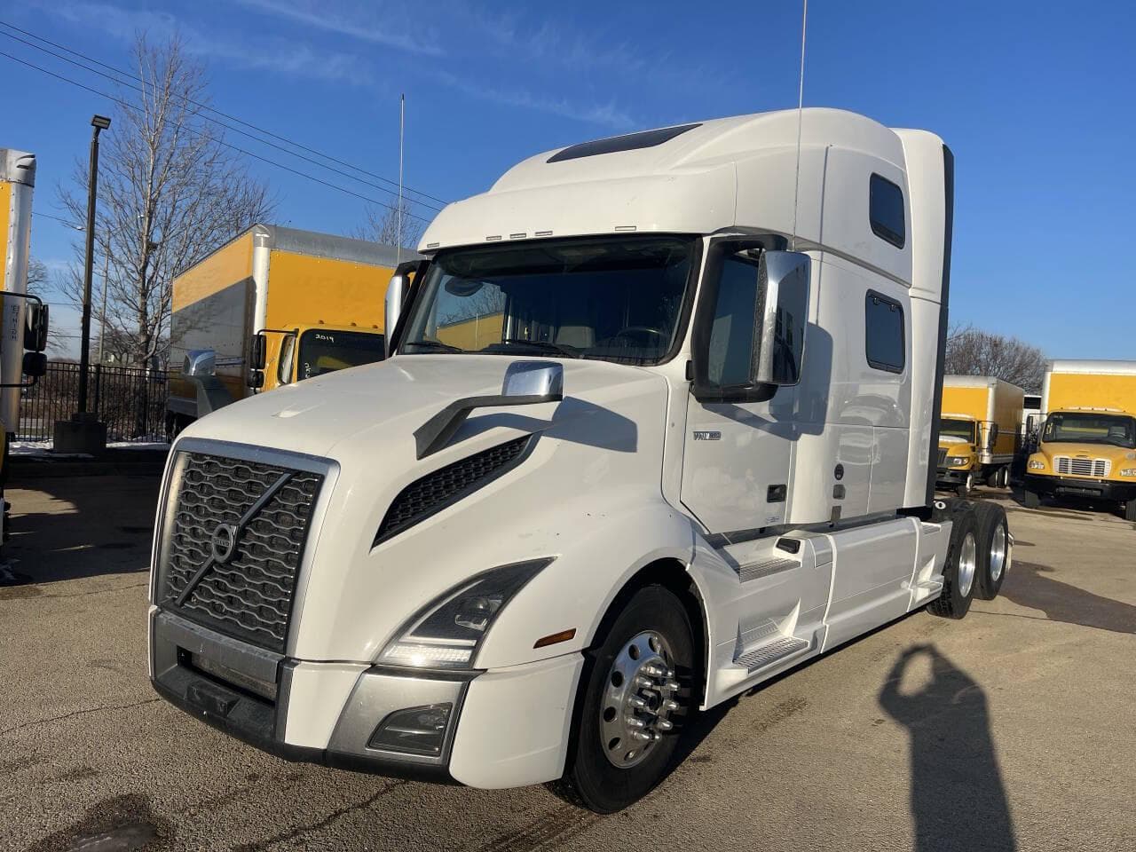 2024 Volvo VNL image 2