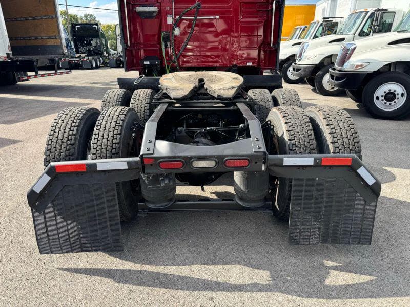 2021 Volvo VNL image 12