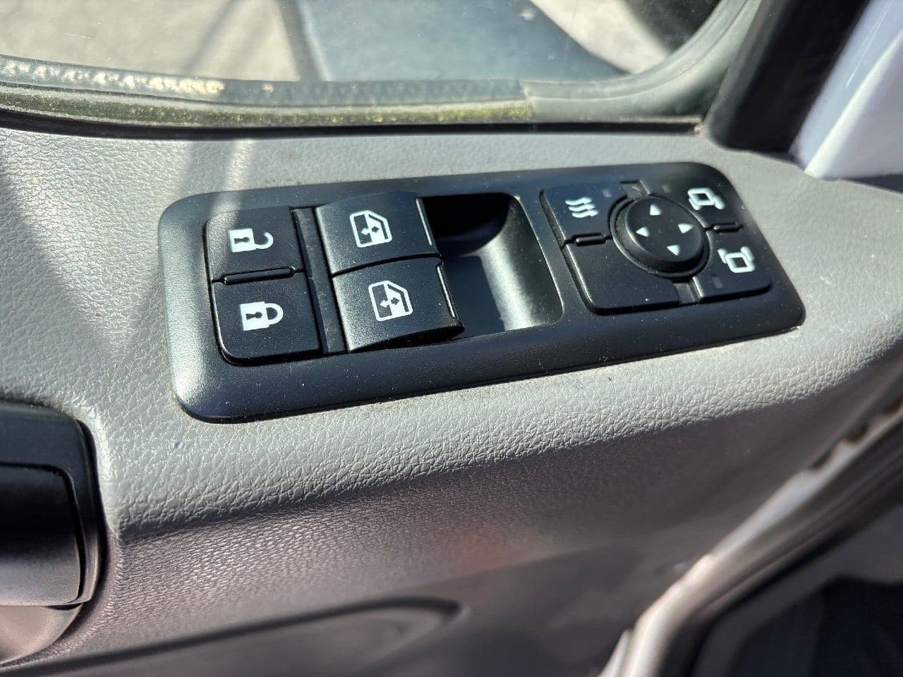 2018 International LT625 image 18