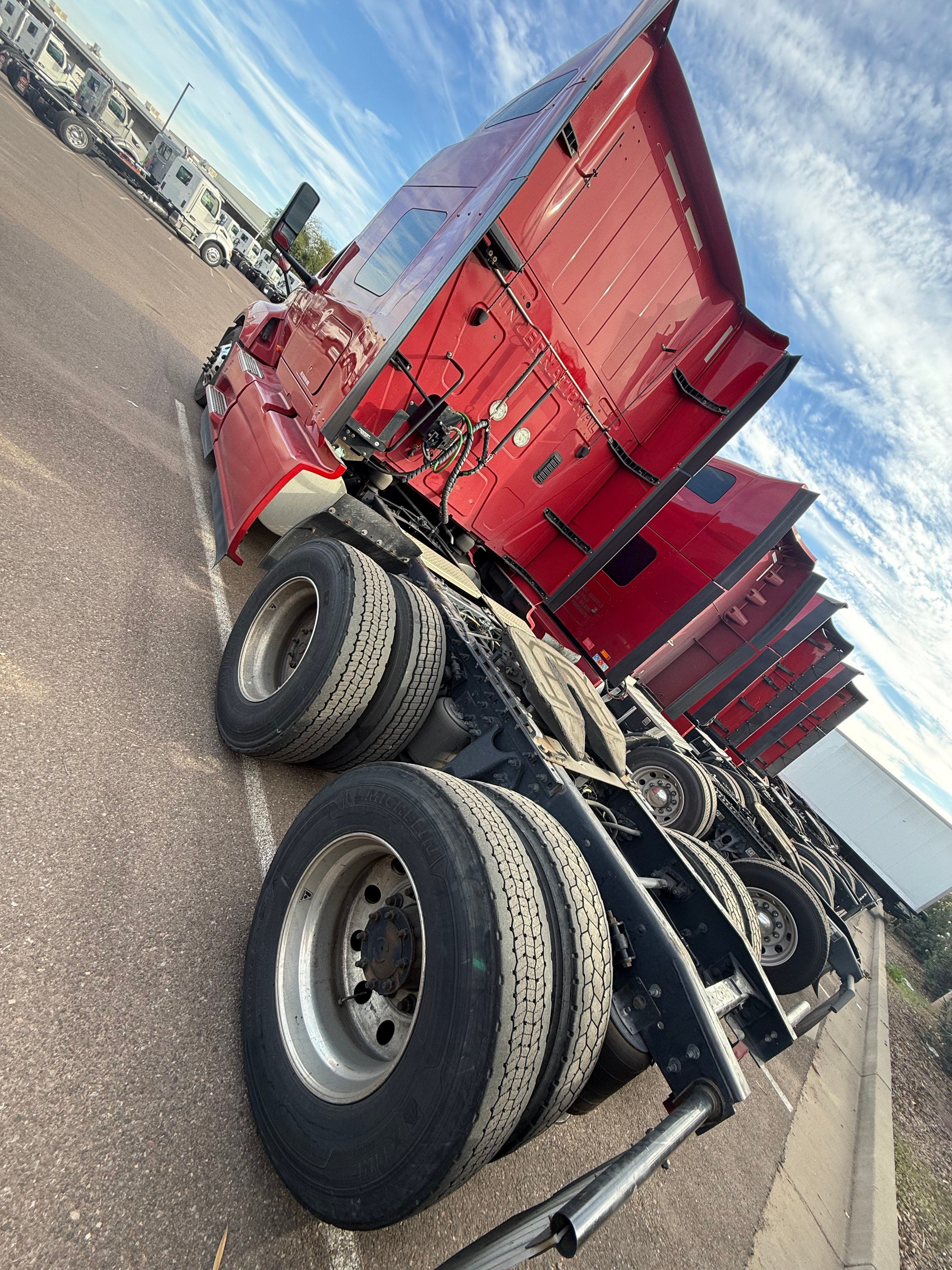 2022 International LT625 image 3