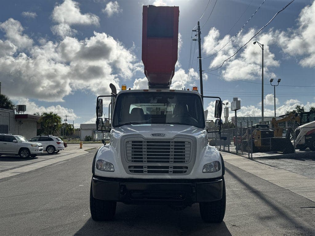2015 Freightliner M2-112 image 2