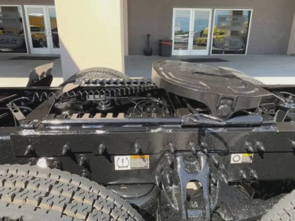 2023 Peterbilt 579 image 4