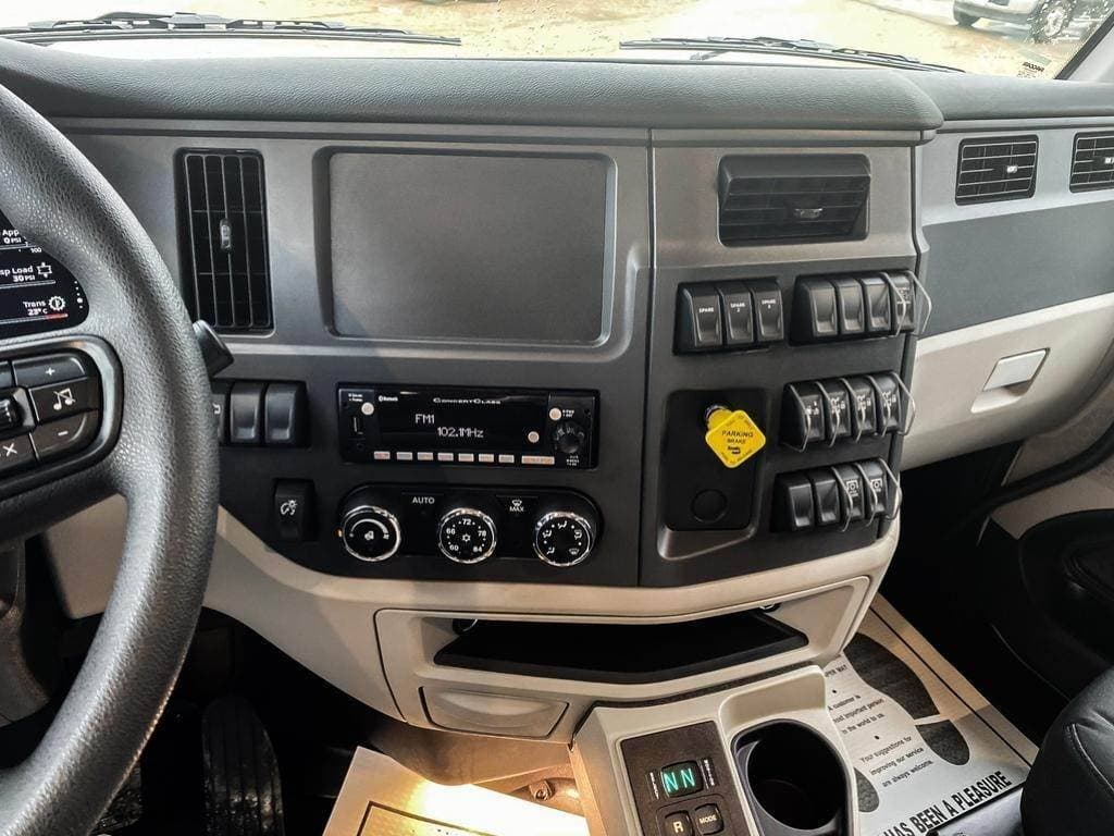 2024 Peterbilt 567 image 6