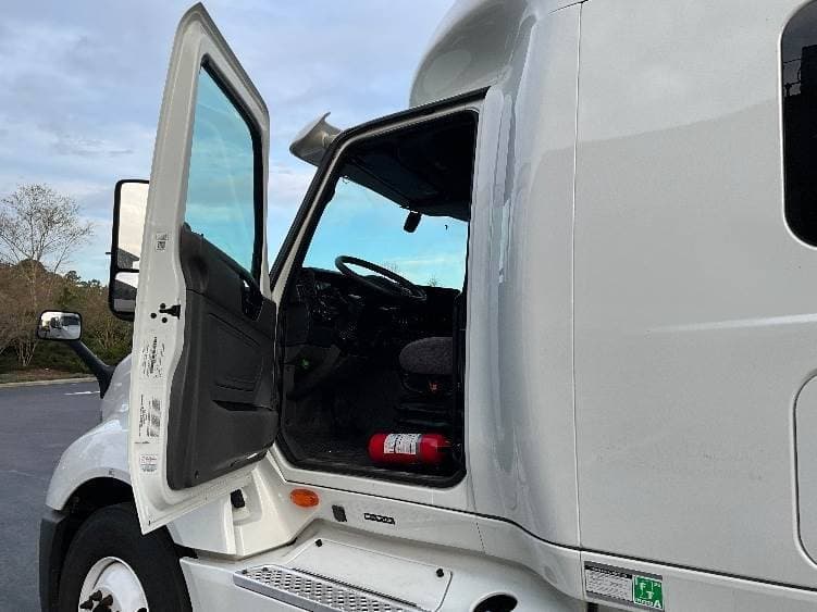 2023 International LT62F image 5
