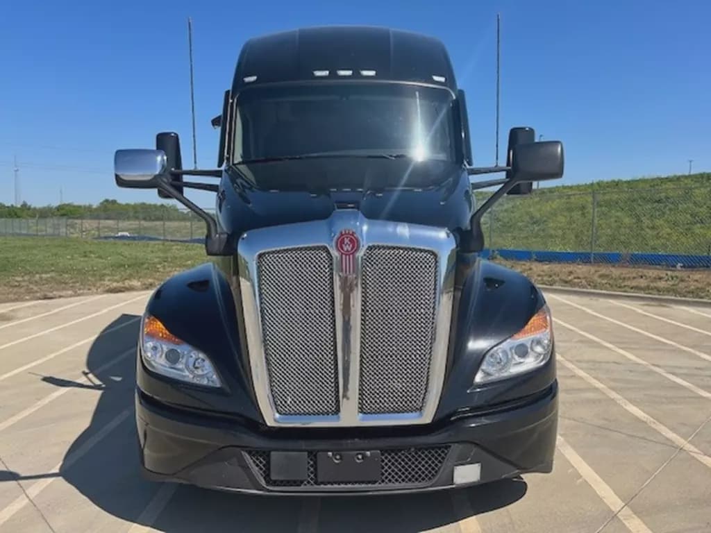 2022 Kenworth T680 image 2