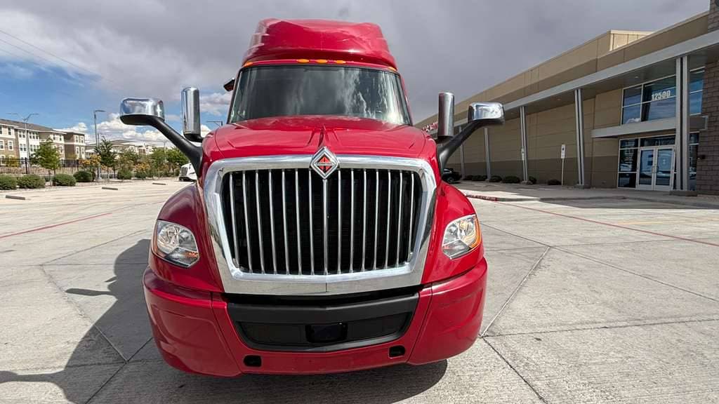 Used 2021 INTERNATIONAL LT625 image 16
