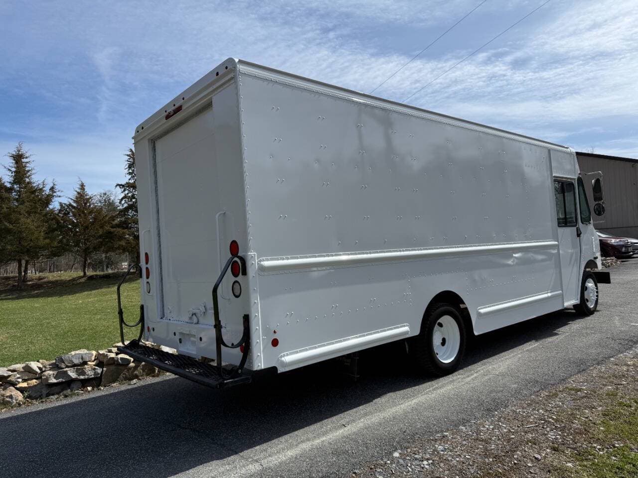 2021 Ford Stripped Chassis image 4