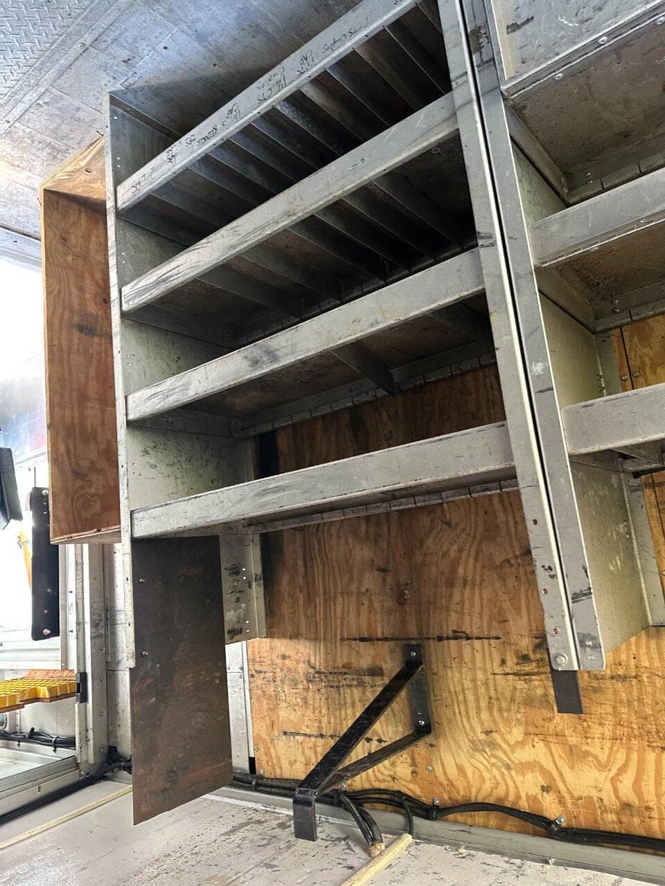 2014 Freightliner MT45 image 36