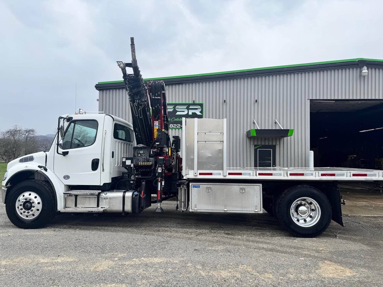2023 Freightliner M2 image 1