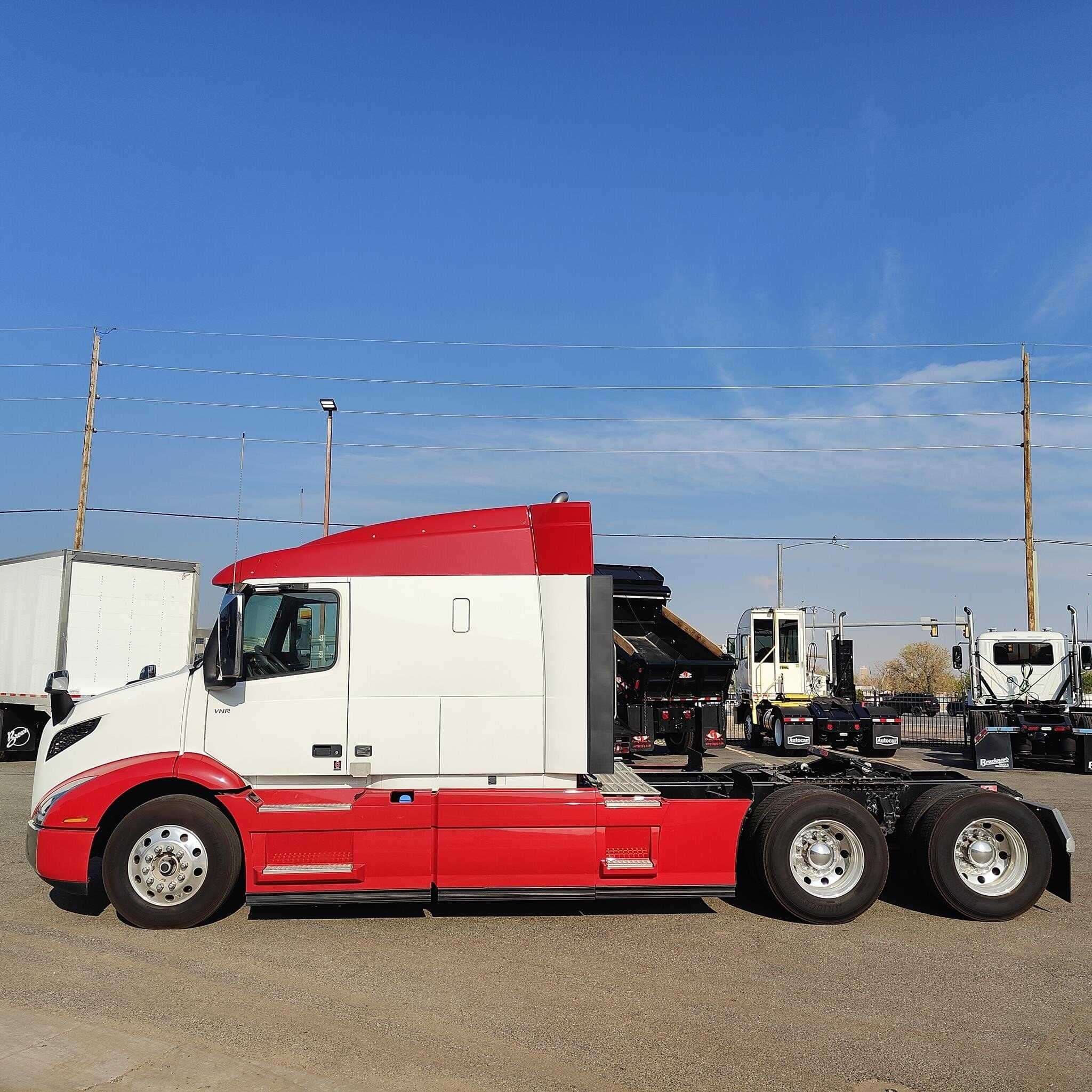 2024 Volvo VNR image 2