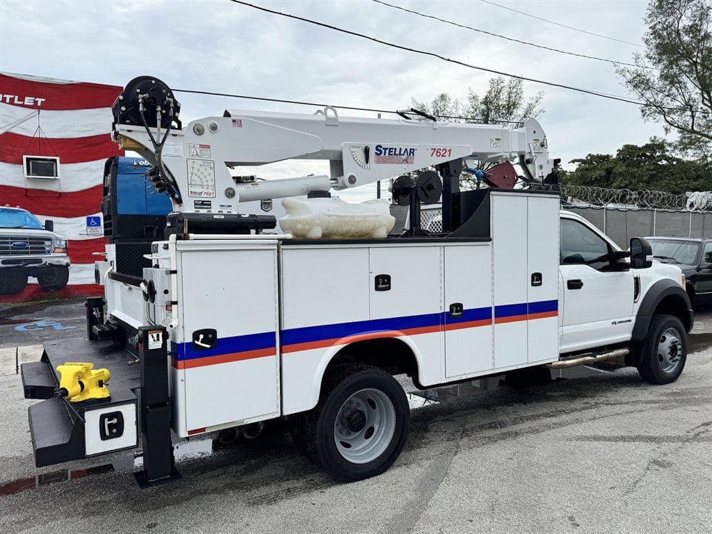2017 Ford F550 image 13