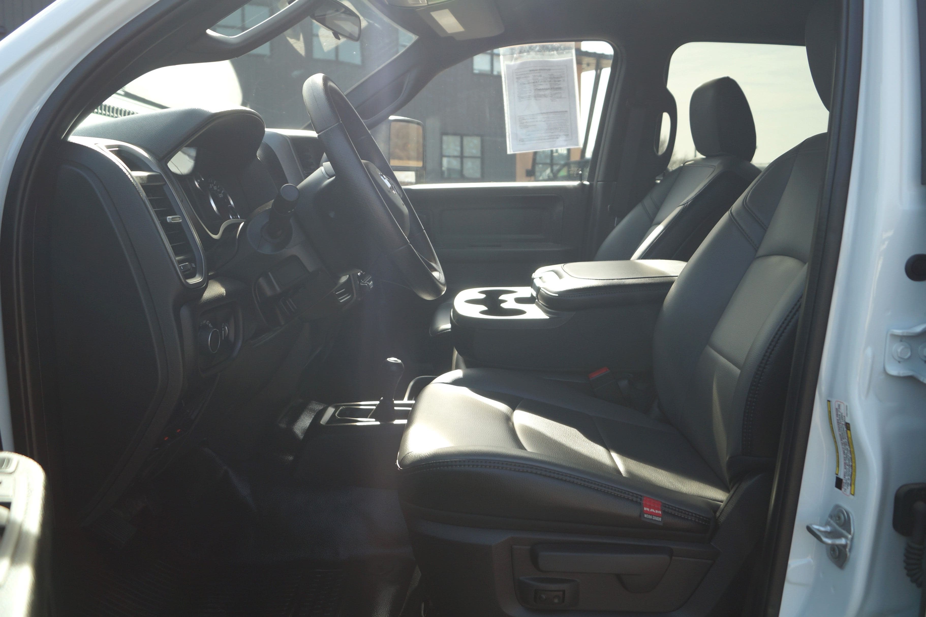2023 RAM 3500 Tradesman - Cab Chassis - 4WD 6.4L V8 HEMI image 11