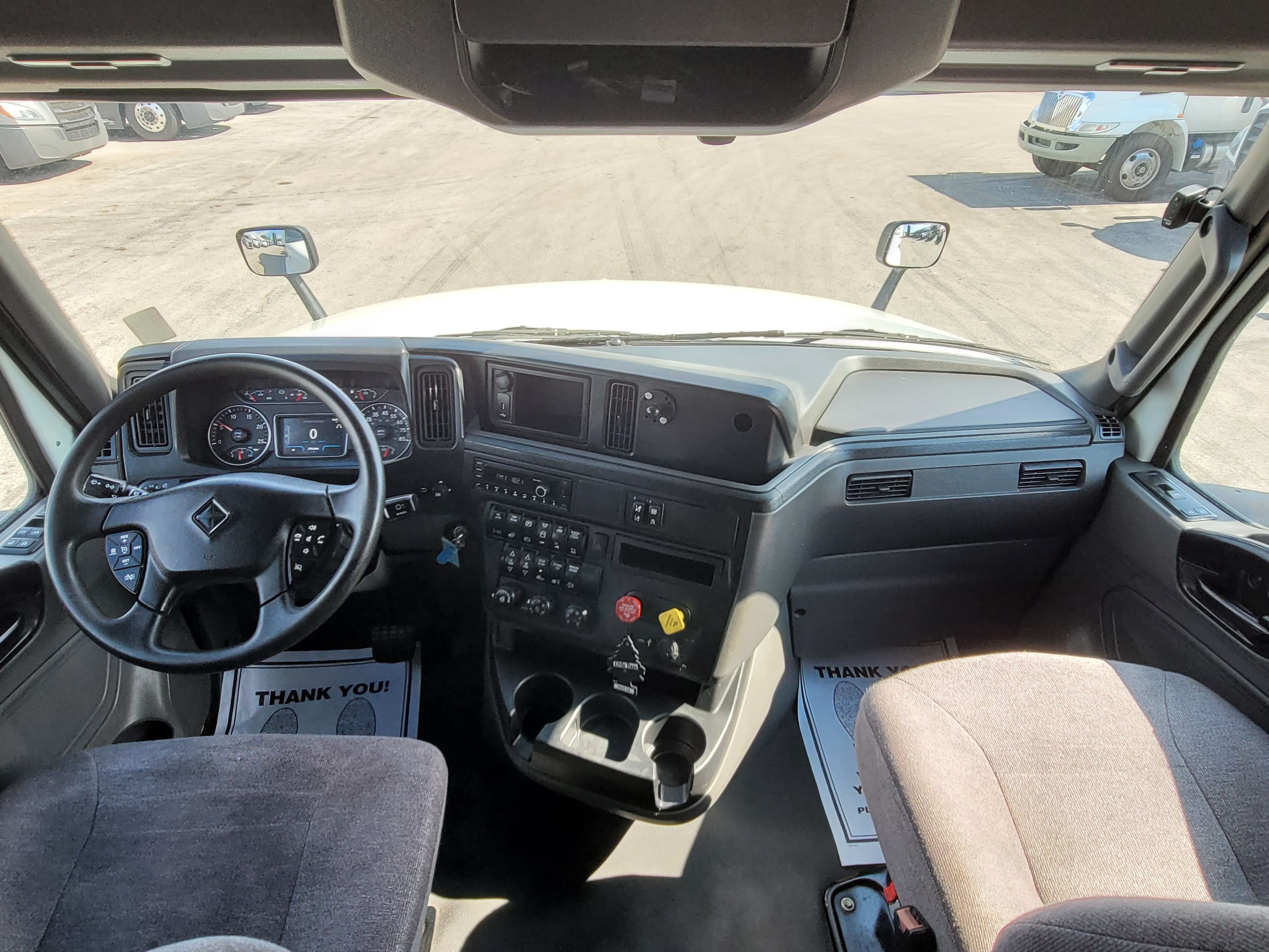 2022 International LT625 image 10