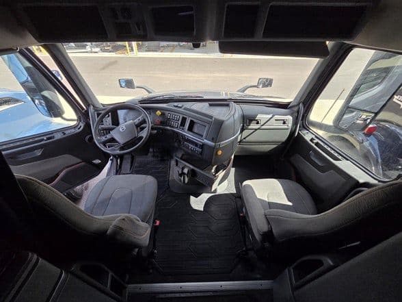 2020 Volvo VNL64T760 image 15