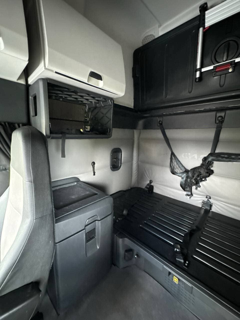 2022 Freightliner Cascadia 126 image 14