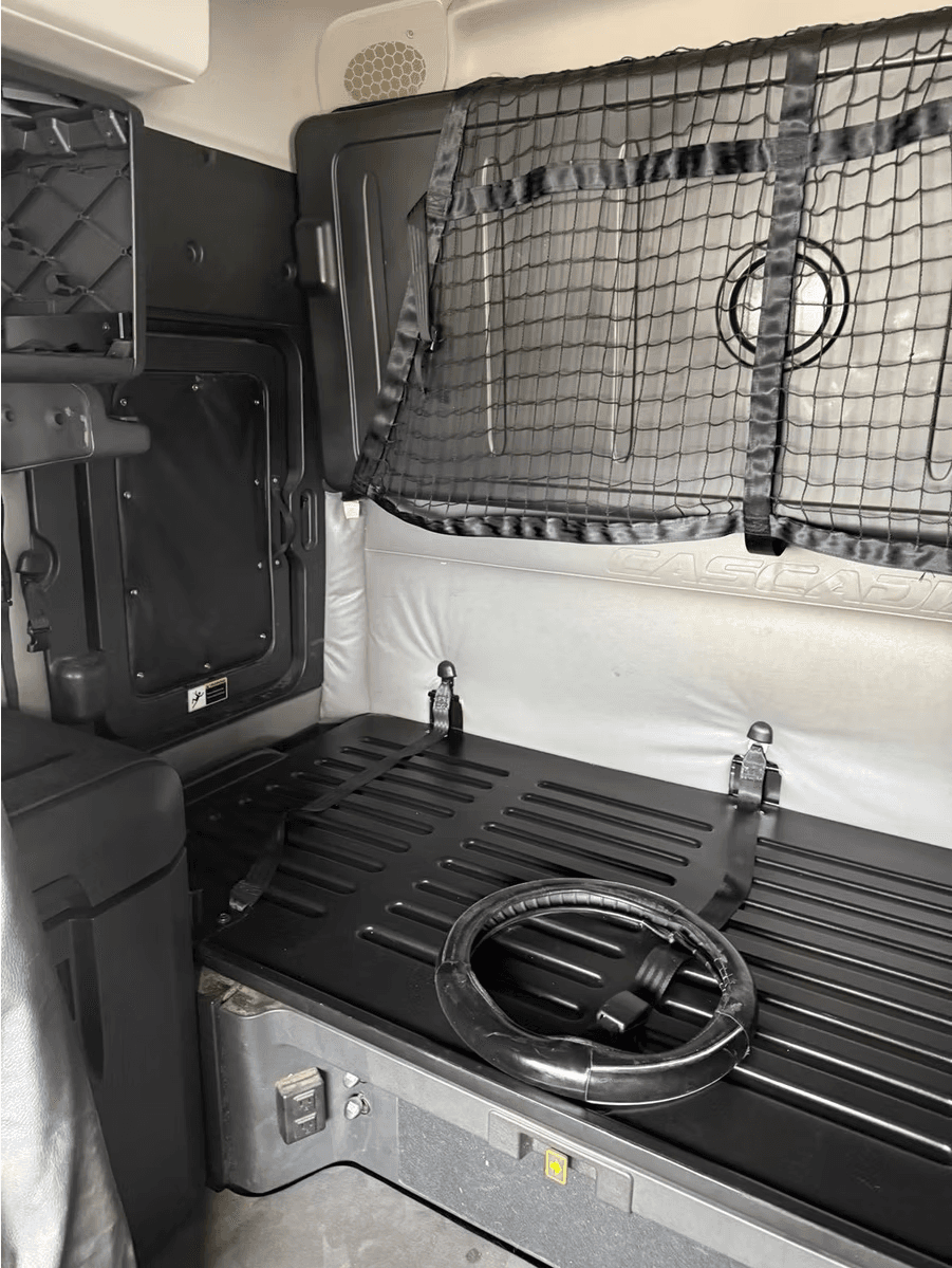 2022 Freightliner Cascadia image 9