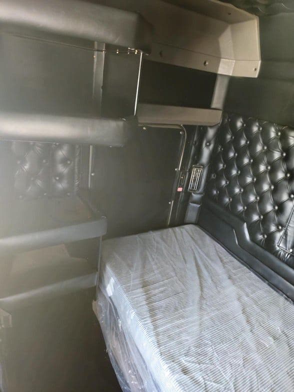 2014 Kenworth W900 image 12