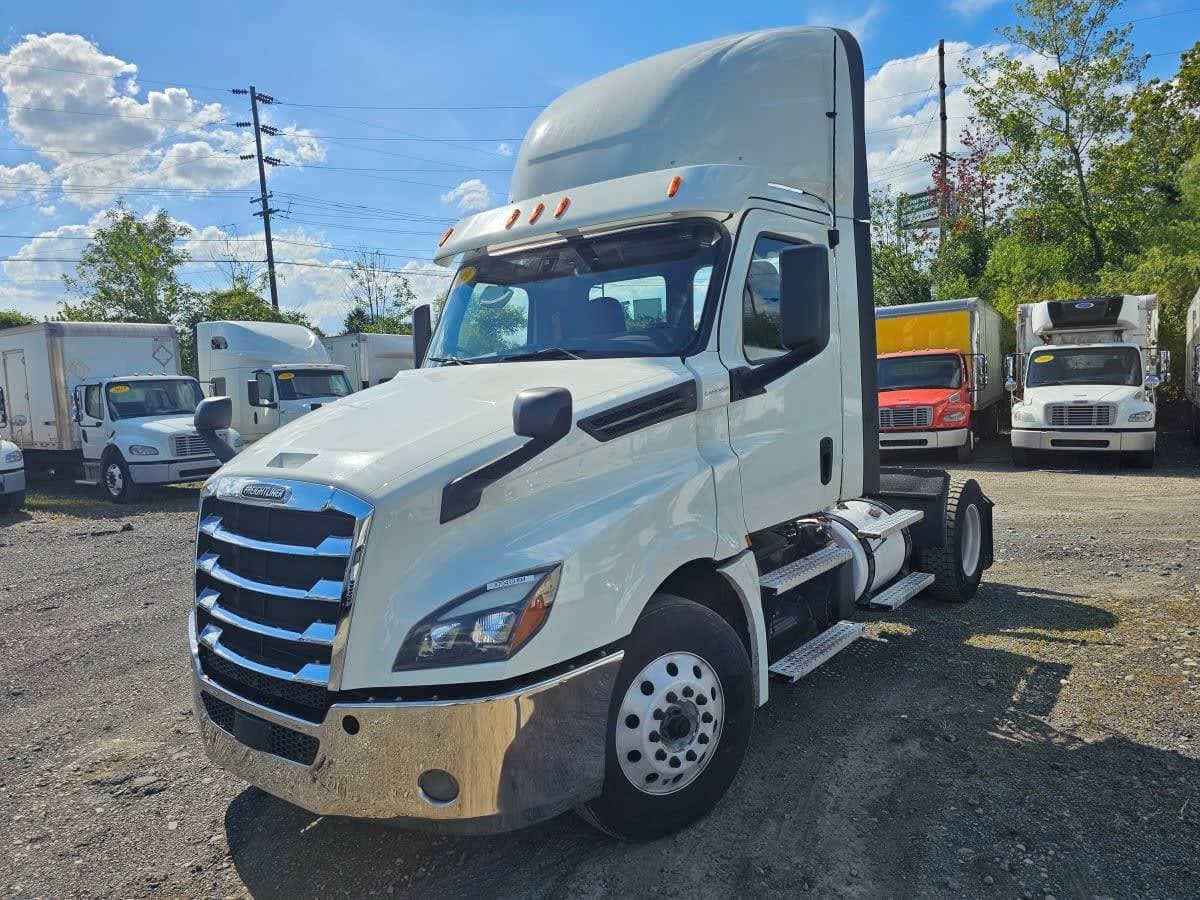 2019 Freightliner Cascadia image 1