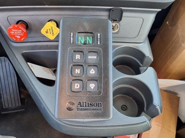 2025 Kenworth T880 image 22