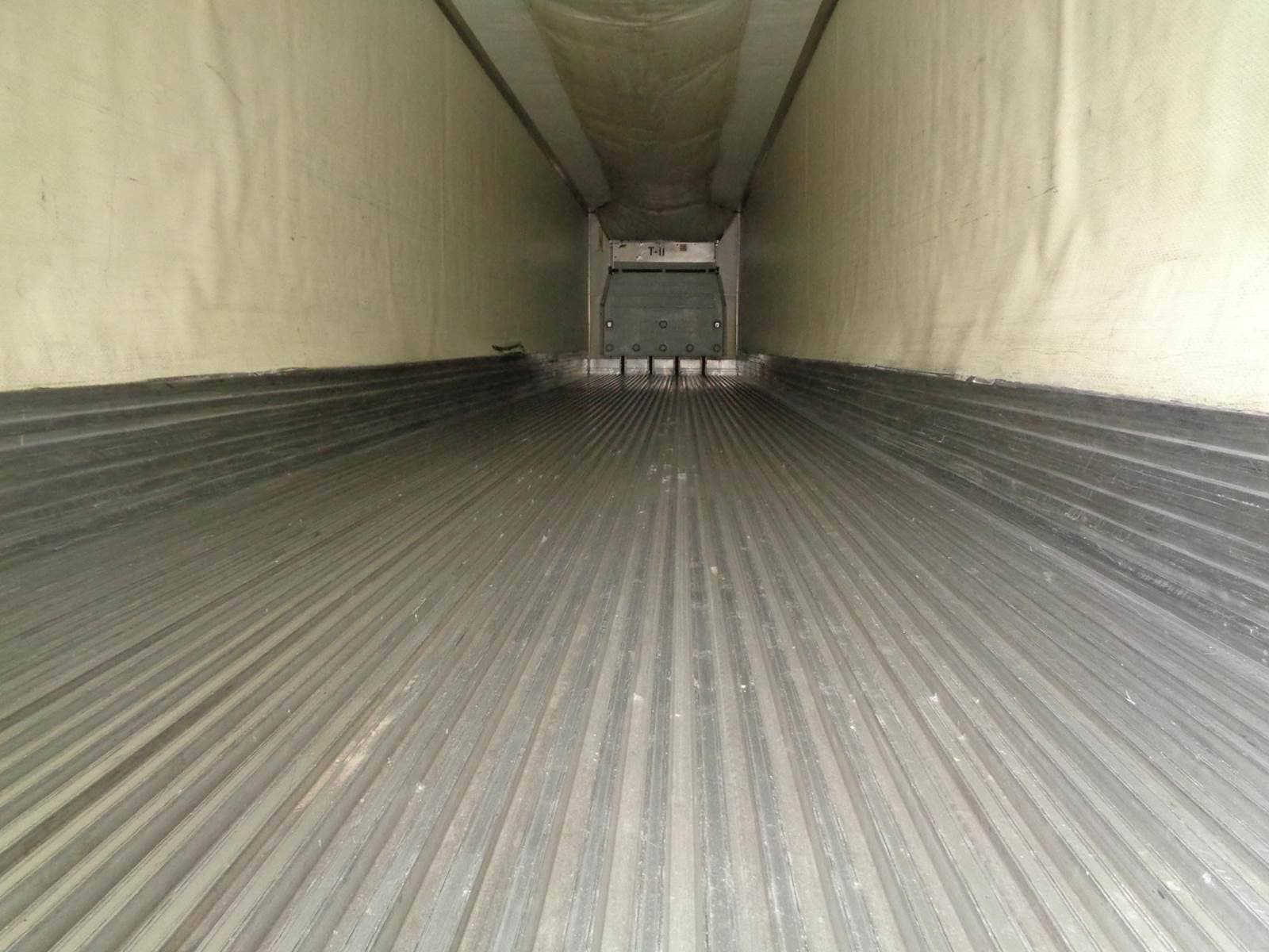 2006 UTILITY 3000R 53 ft Reefer Trailer - Sliding Axle, Swing Door, Thermo King image 8