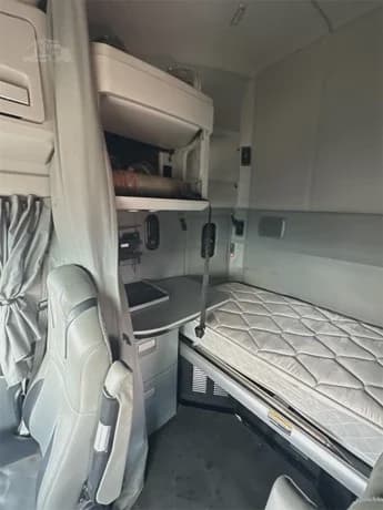 2020 Kenworth T680 image 7