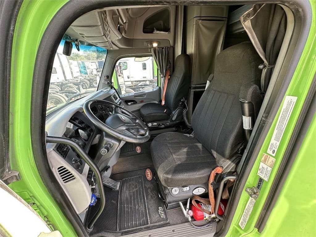 2019 Peterbilt 579 image 10