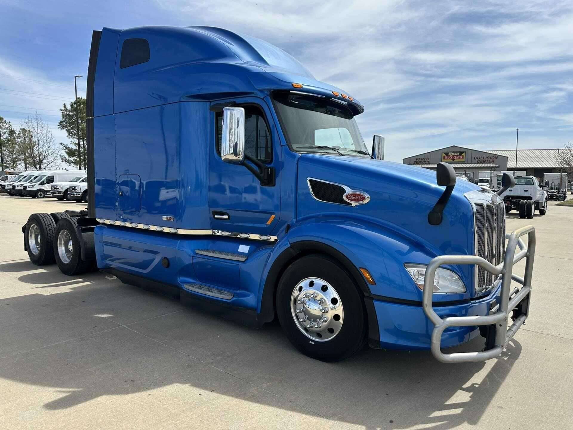 2021 Peterbilt 579 image 2