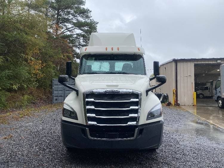 2019 Freightliner Cascadia 126 Day Cab Truck - 435HP, 12 Speed Automatic image 2
