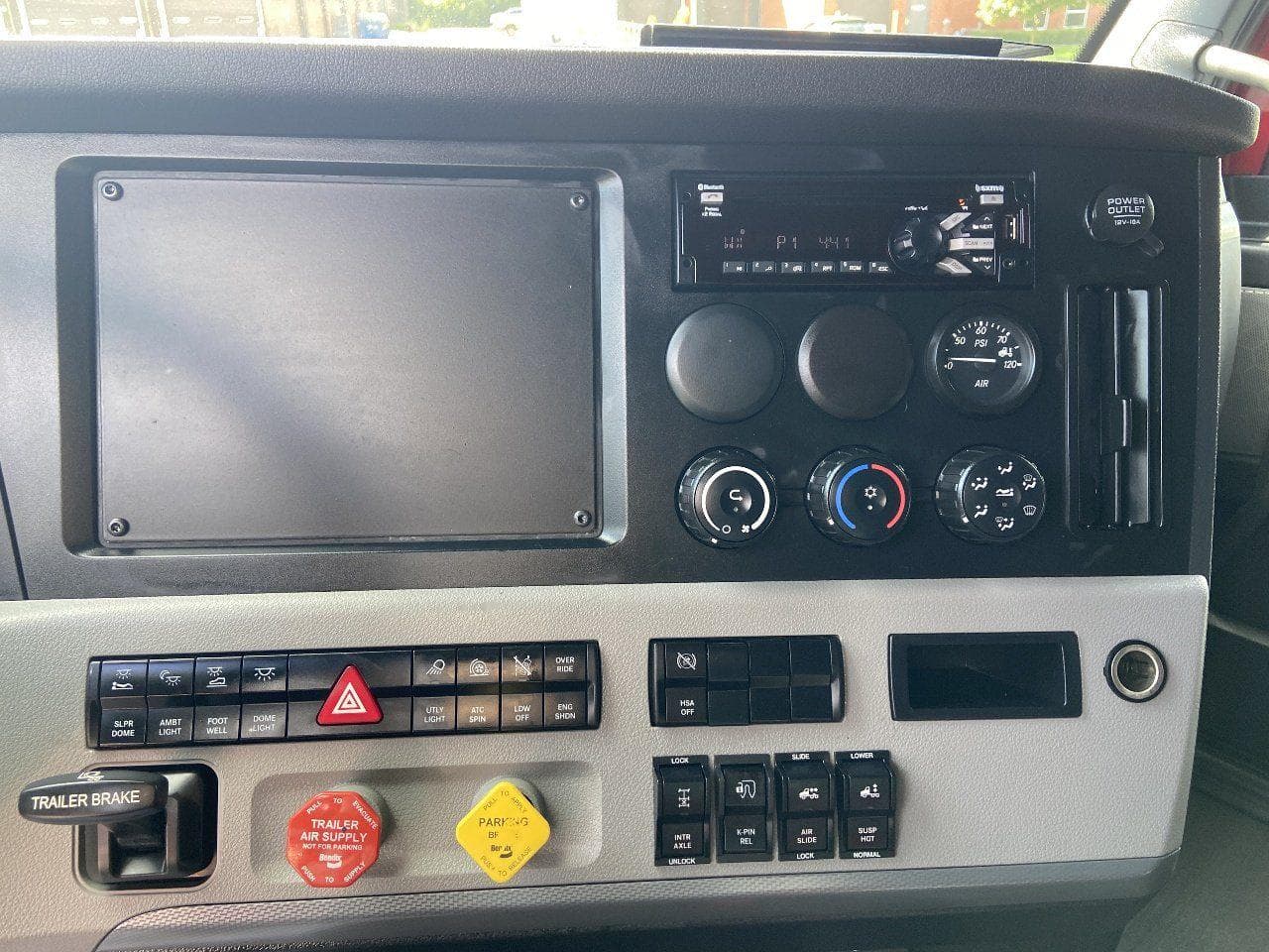 2020 FREIGHTLINER Cascadia CA126 Tandem Axle Sleeper image 13