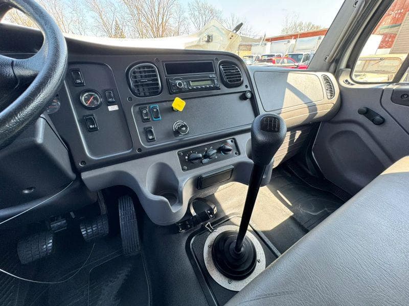 2016 Freightliner Cascadia 125 image 19