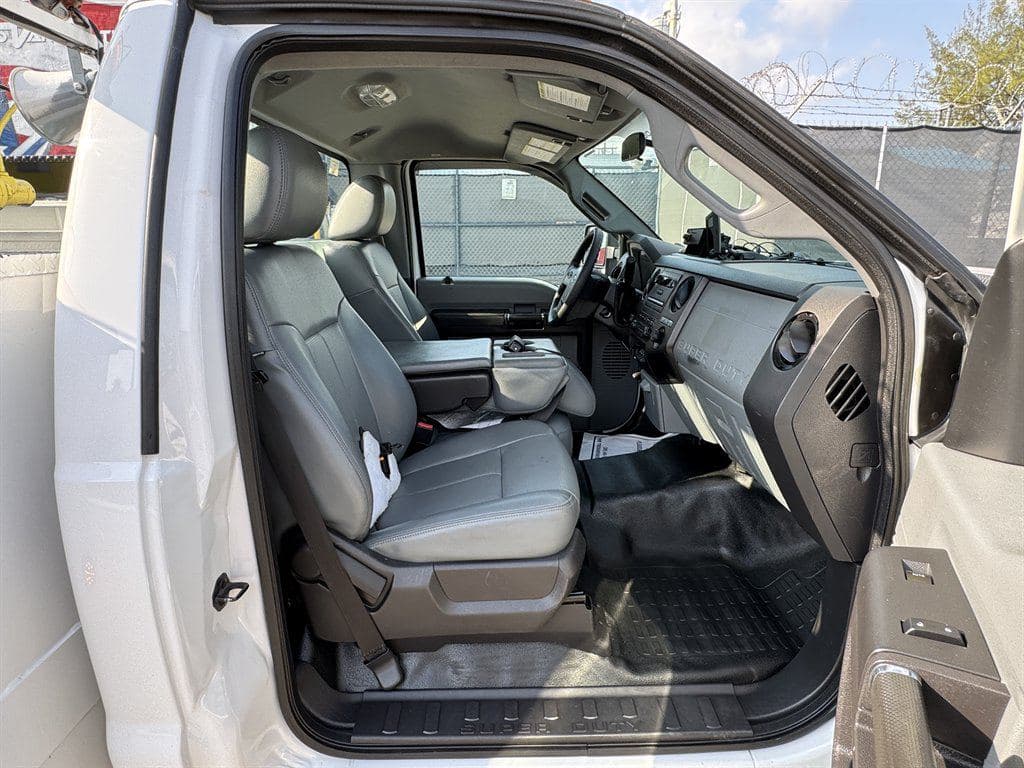 2016 Ford F550 image 46