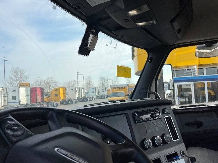 2019 Freightliner Cascadia image 10