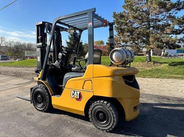 2016 Mitsubishi FG25N image 2