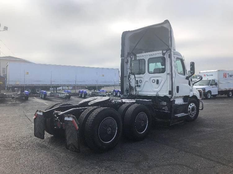 2021 Freightliner Cascadia image 11