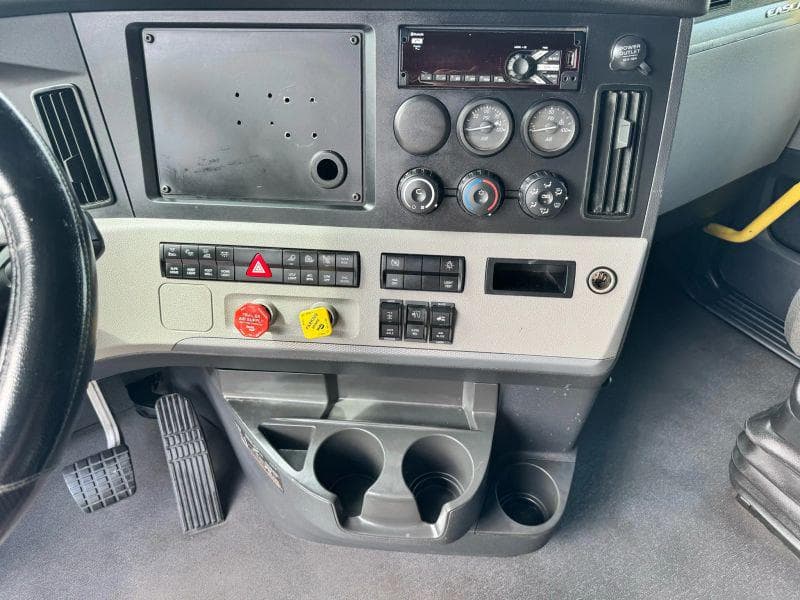 2021 Freightliner Cascadia image 38