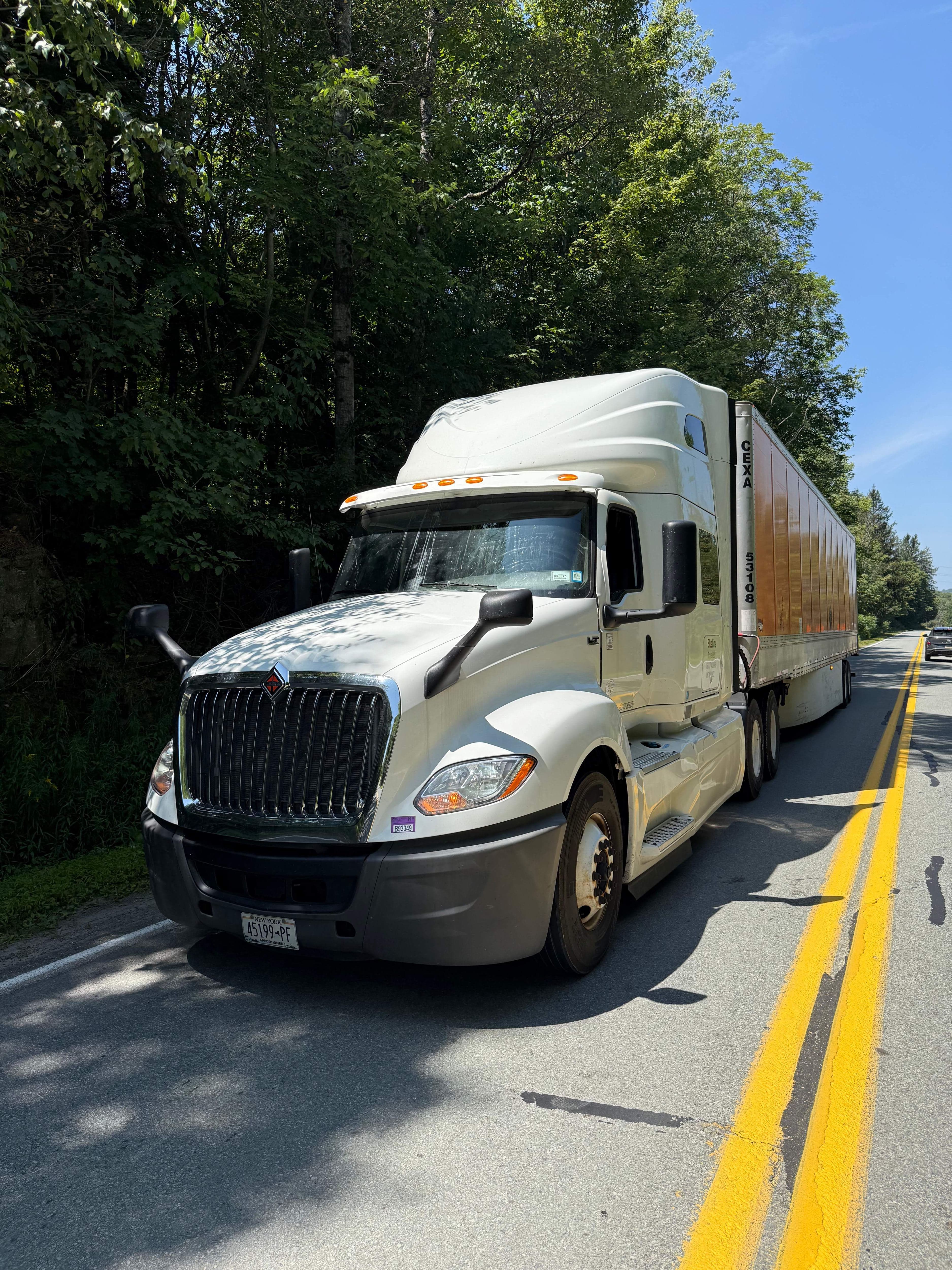 2019 International LT625 image 2