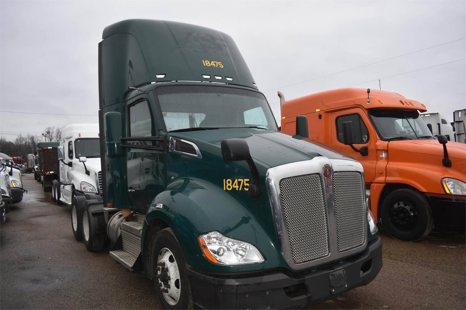 2019 Kenworth T680 image 2