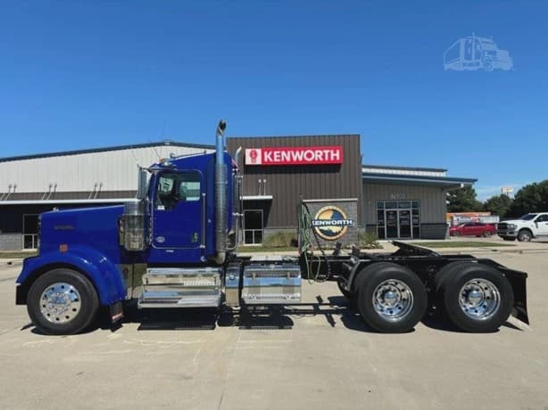 2021 Kenworth W9 Series image 2