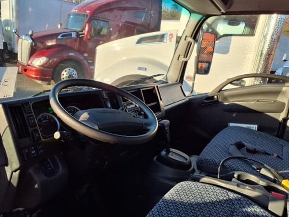 2024 Isuzu NRR image 15