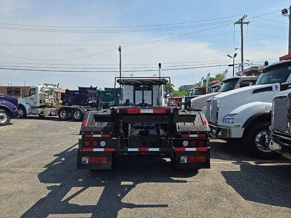 2025 Kenworth T880 image 5