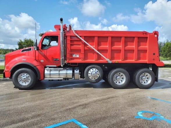 2025 Kenworth T880 image 4
