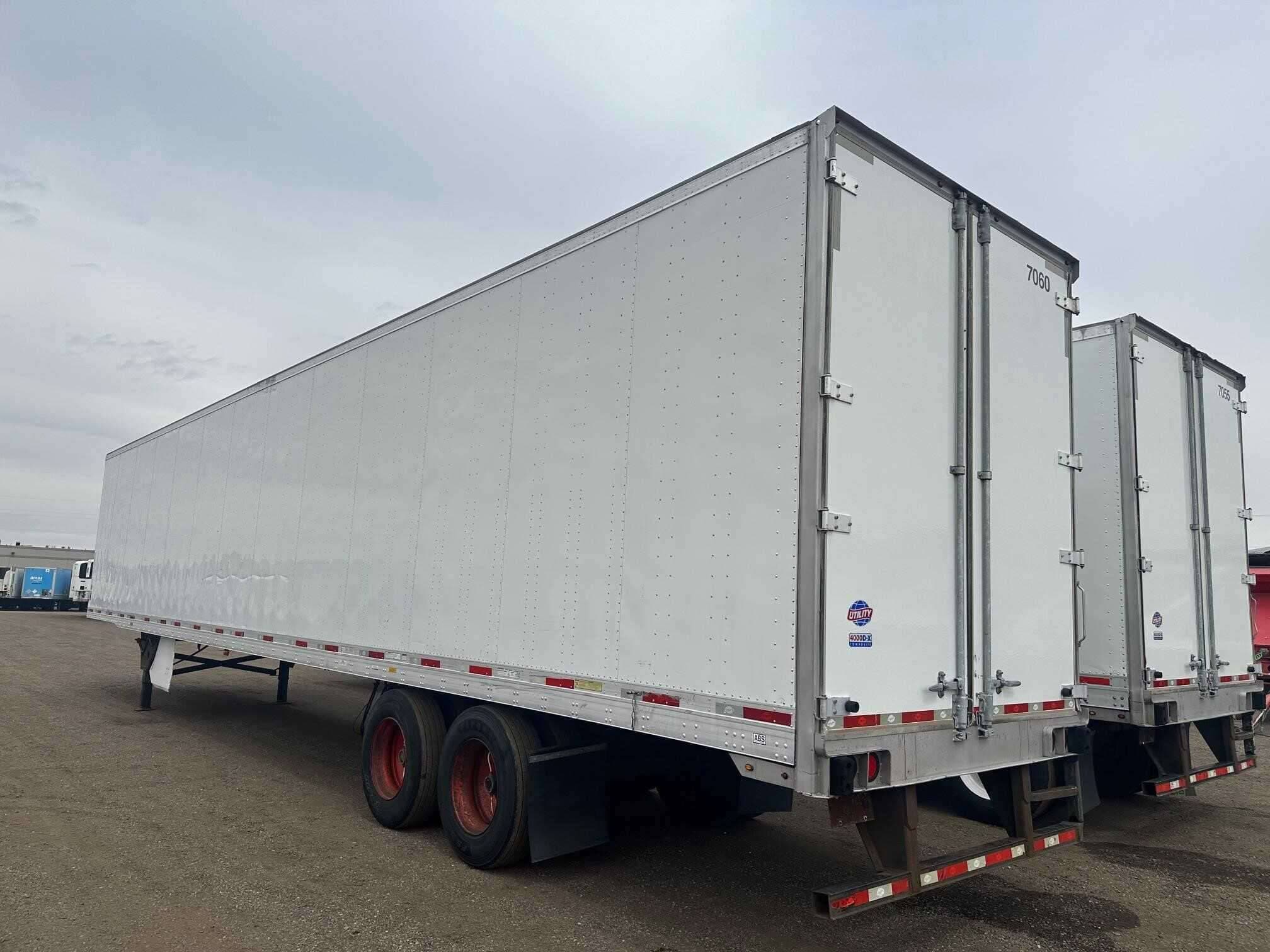 2018 Utility 4000DX 53 ft Dry Van Trailer image 3