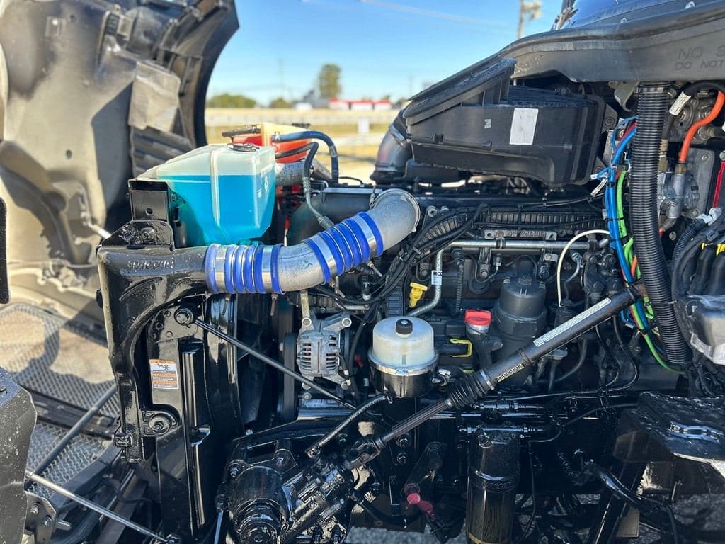 2021 Kenworth T680 image 13