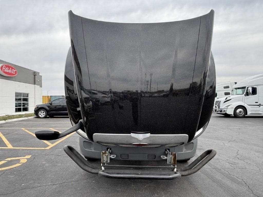 2021 Peterbilt 579 image 4