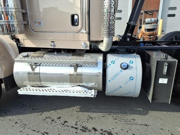 2026 Kenworth W900 image 9