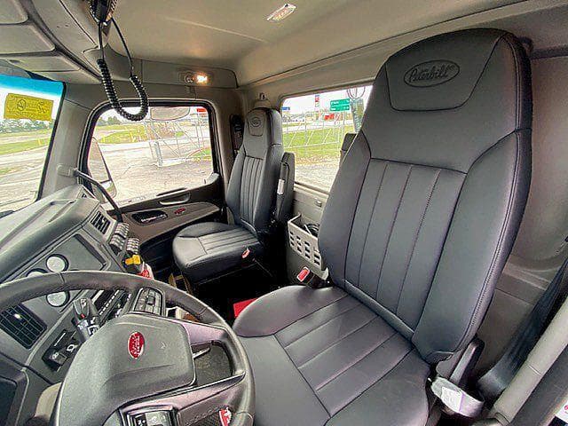 2027 Peterbilt 579 image 6