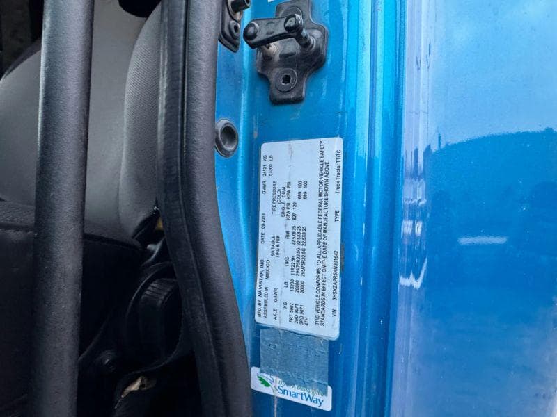 2019 International LT image 32